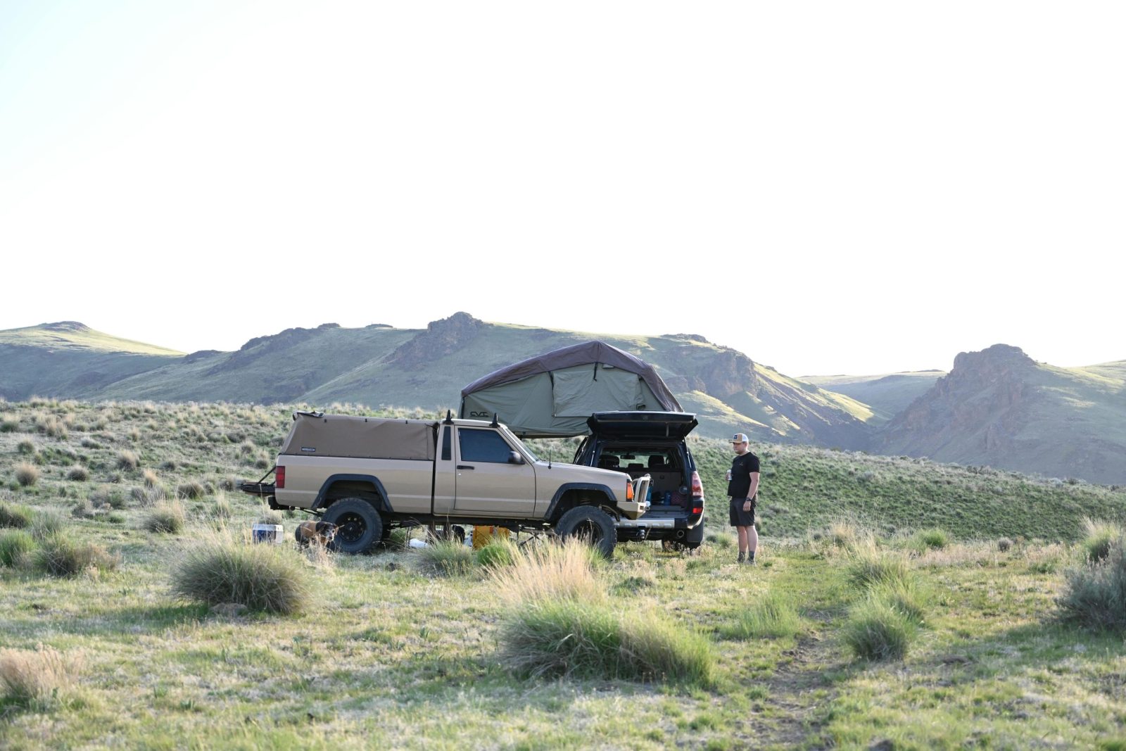 taiki-ishikawa-w6EMxsk8CDA-unsplash 4x4 Truck With Roof Tent Set Up in Picturesque Grassland.