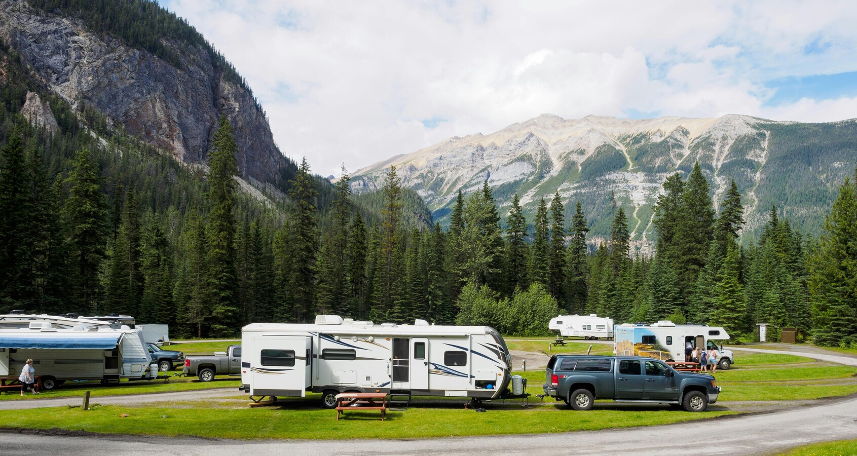 taiki-ishikawa-w6EMxsk8CDA-unsplash Campers Using RV Trucks