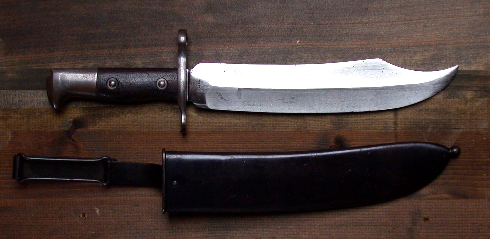 U.S. Krag Bowie bayonet, marked US, and on the reverse 1900
