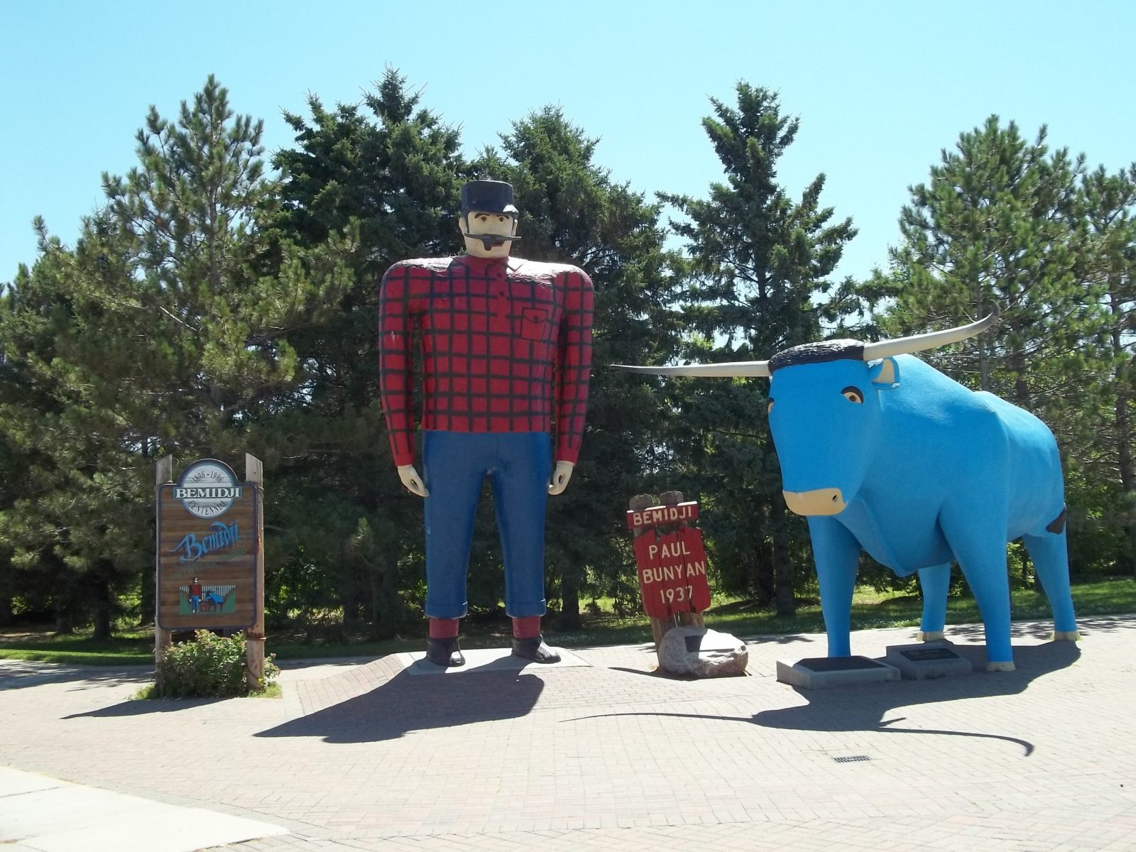 The Paul Bunyan and Babe Statues in Minnesota