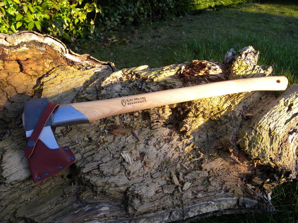 taiki-ishikawa-w6EMxsk8CDA-unsplash Bushcraft Axe Sitting on Rock