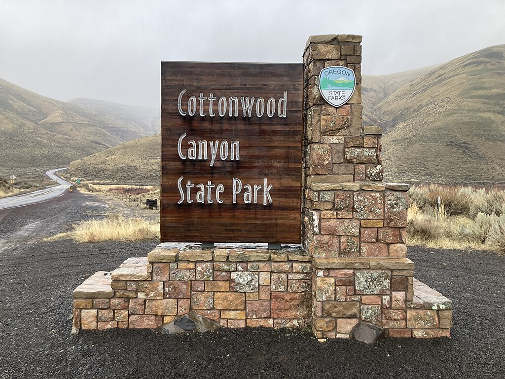 Cottonwood Canyon State Park sign