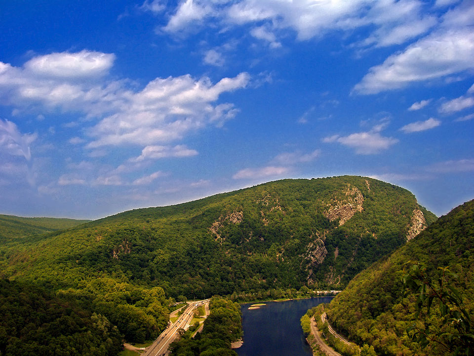Delaware Water Gap is shared between Warren County and neighboring Pennsylvania