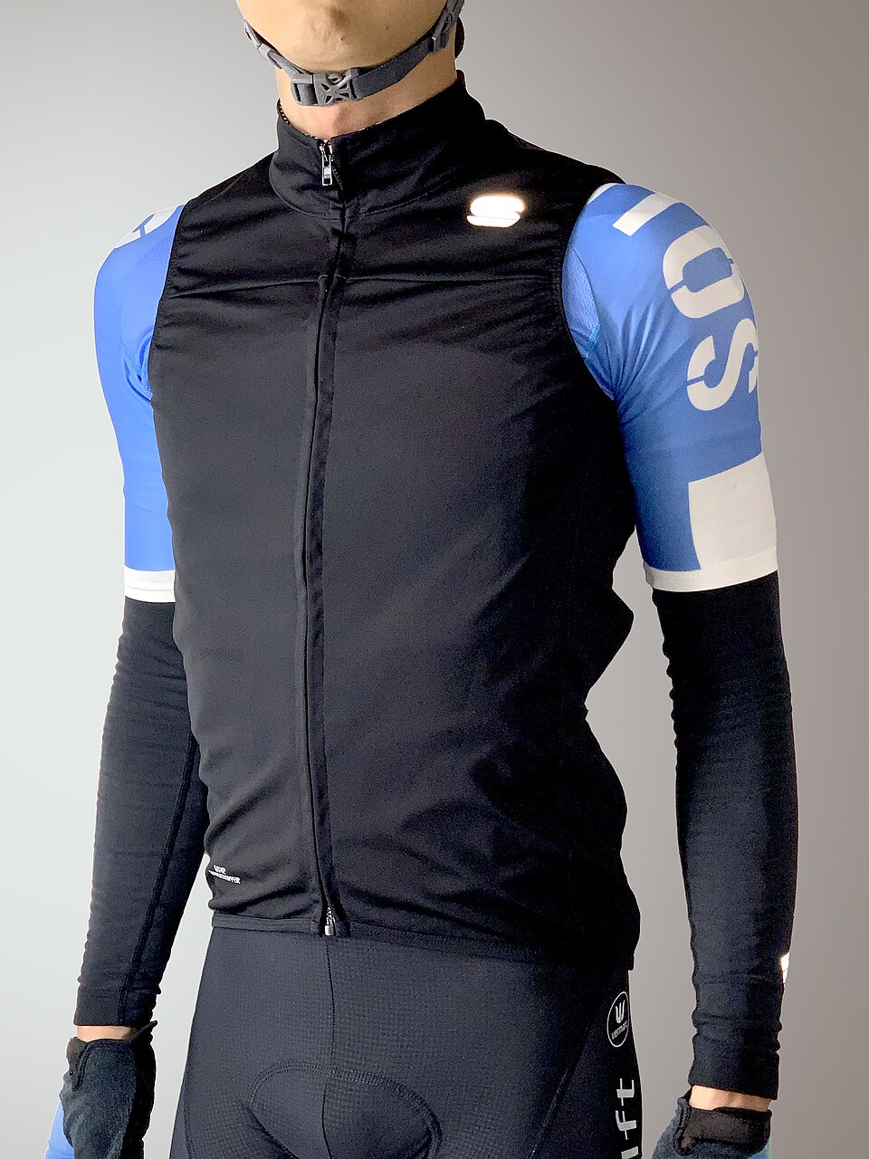 Gore-Tex Windstopper water-repellent cycling gilet for road cycling.