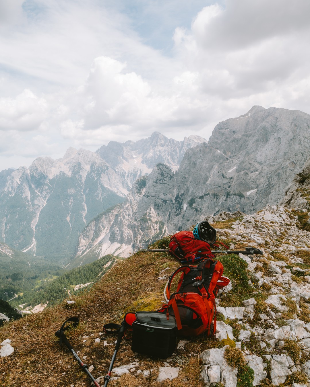 Quick Access Hip Belt Pockets Trekking Backpack