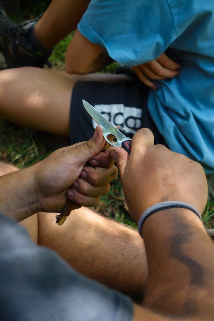 Controlled Choking Up Knife Technique