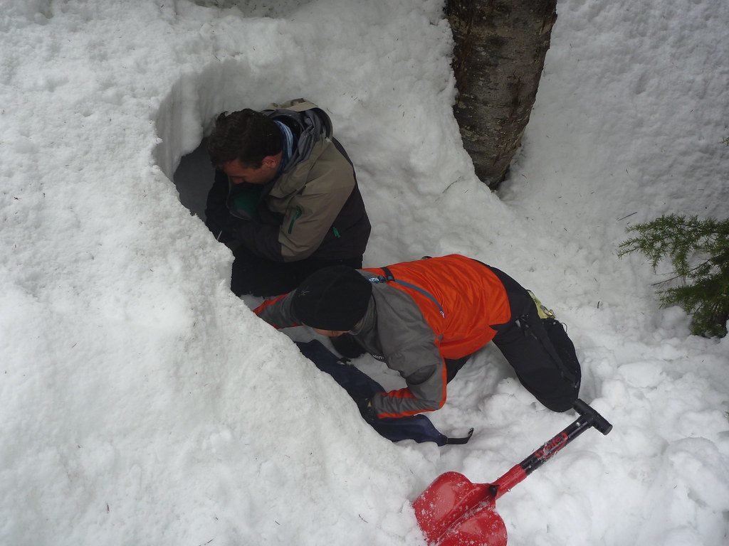 Snow Shelters Insulating Bed