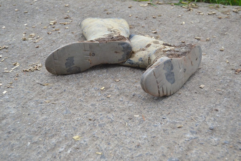 Dunlop hevea Ripped Wellies -- Bottes Hevea Dunlop trouées -- Gummistiefel Undicht -- Gescheurde laarzen