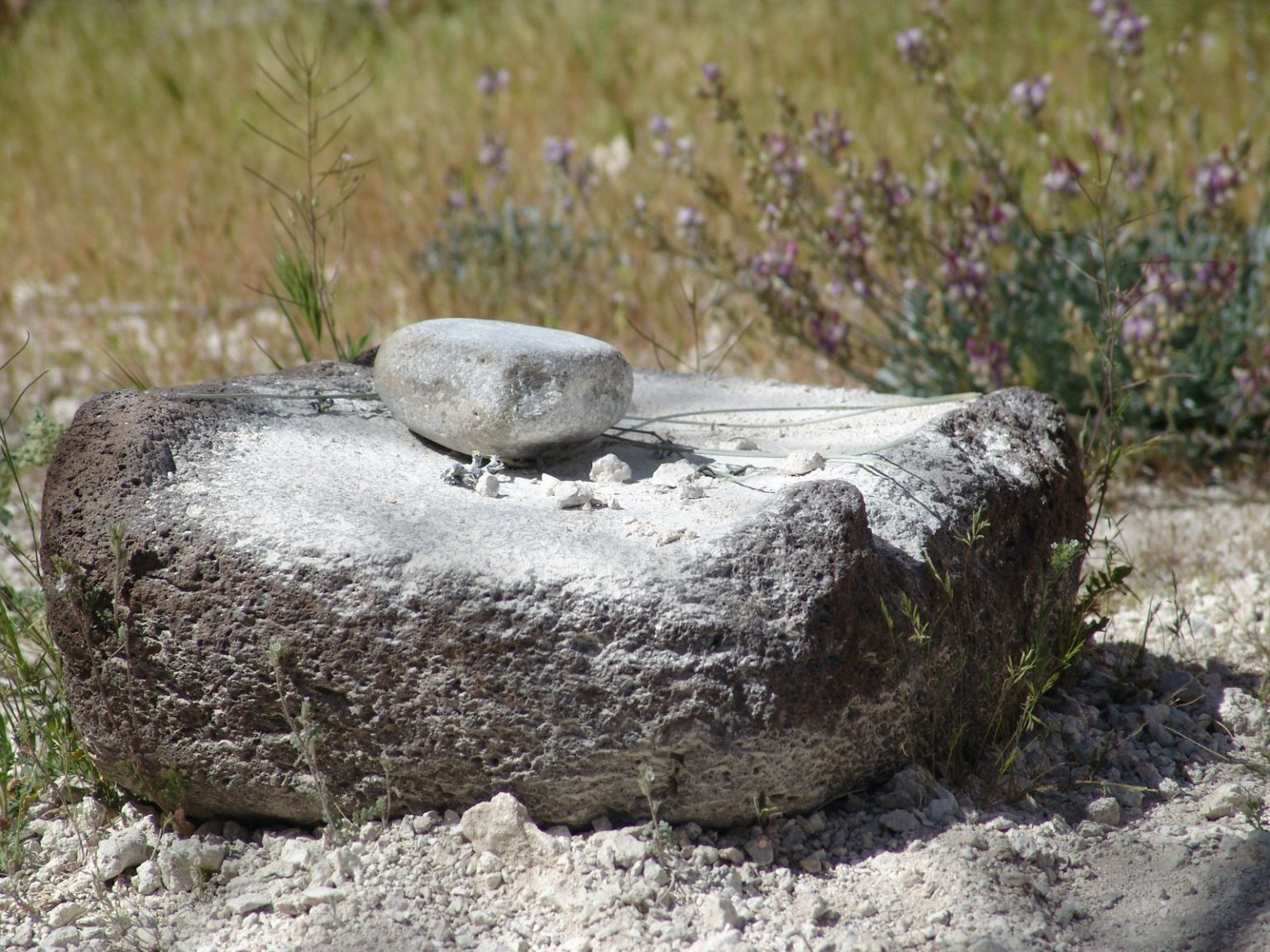 7 Primitive Tools You Can Craft from Desert Rocks for Survival ...