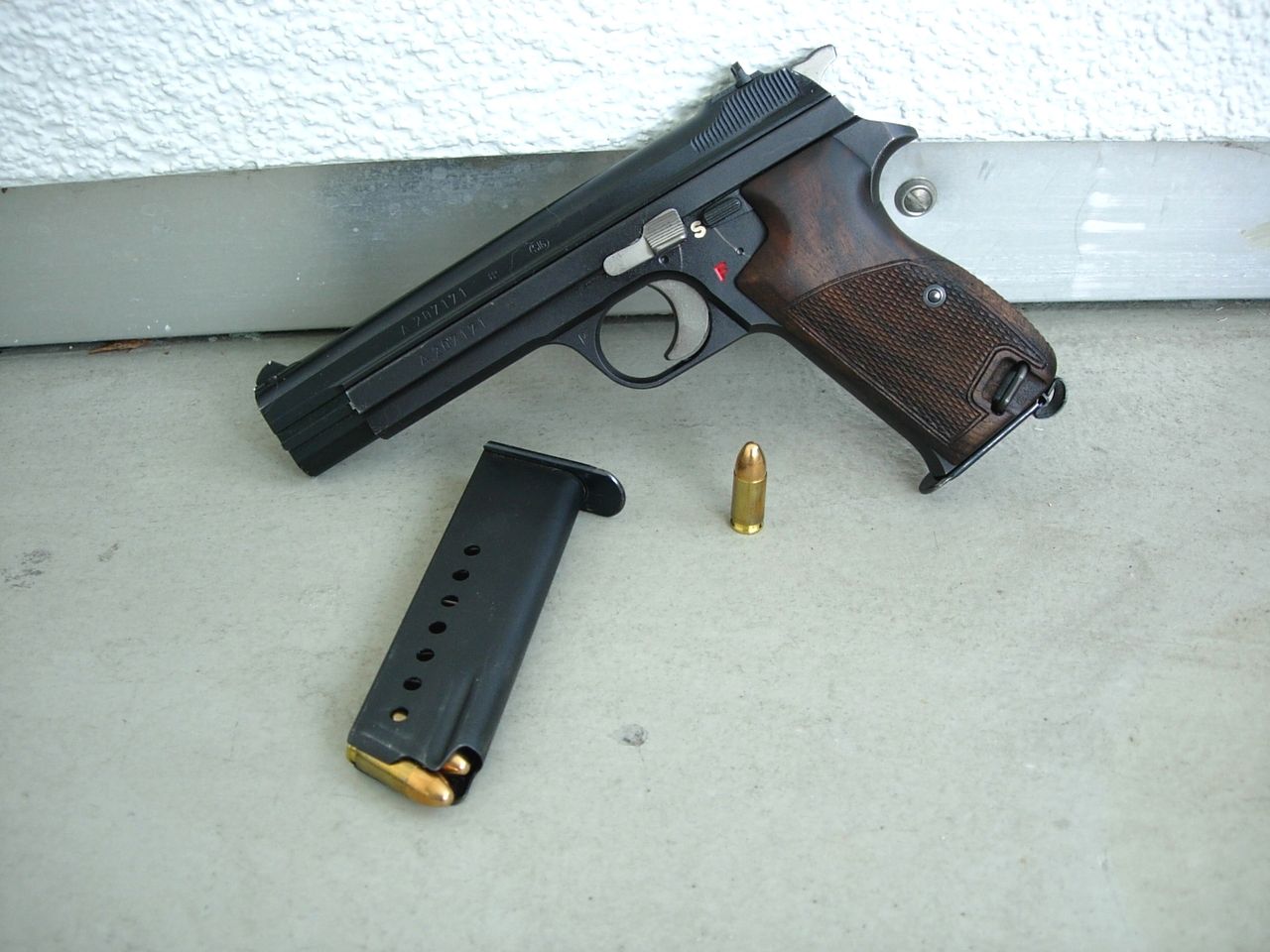 SIG P210