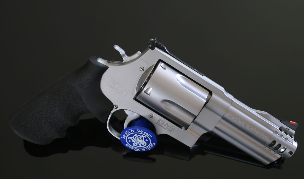 Muzzle Blast Turns Heads Instantly
